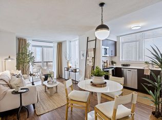 105 Harrison Garden Blvd #401, Toronto, ON M2N0C3