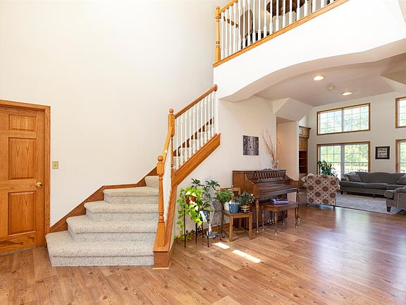 4th image of 122 Lakeview Dr