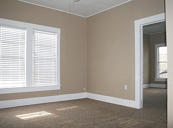 3rd image of 400 College St