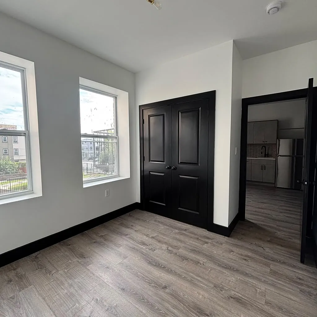 2 bed, 800 sqft, $2,000 — Photo 2