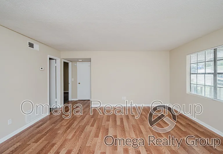 Lakeridge Apartments — Photo 21
