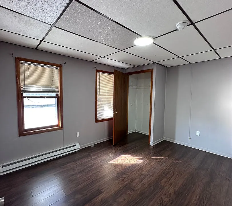606 W Main St