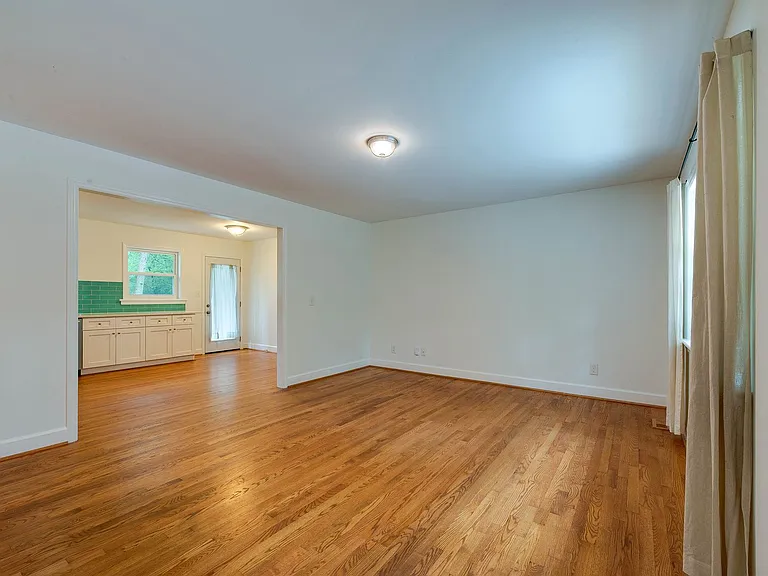 5646 Oak Dr — Photo 7