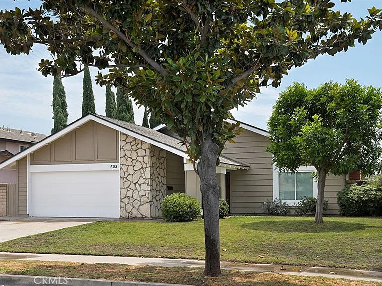602 Carnation Dr — Photo 15