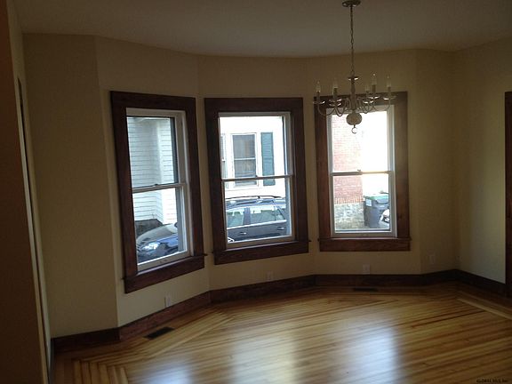 4th image of 165 Lake Ave