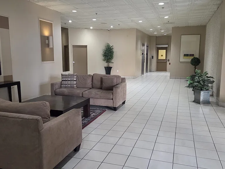 380 King St #903 — Photo 17
