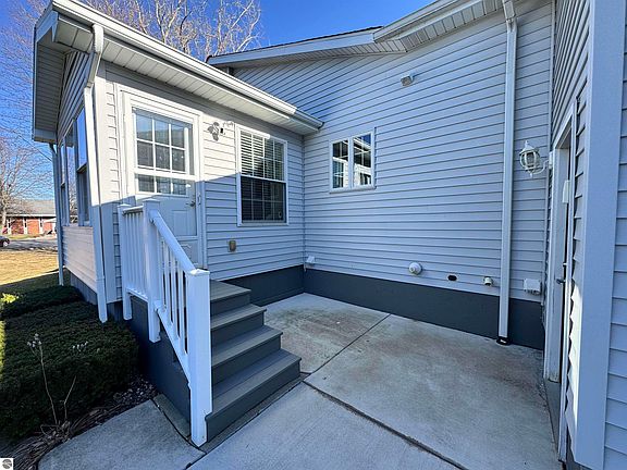 3rd image of 1667 E Gaylord St