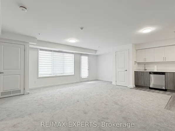 45 Connaught Ave #402, Toronto, ON M4L 2V8