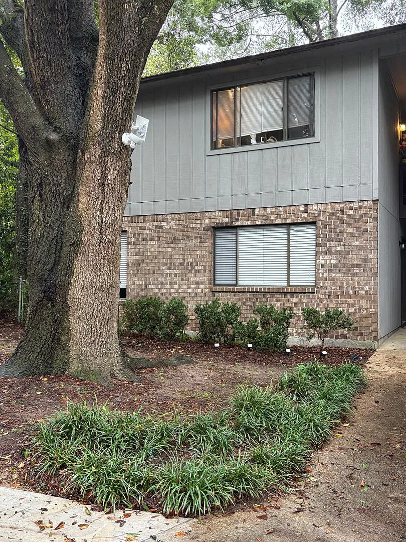 Downstairs 2bed/1ba off Park Ave — Photo 1