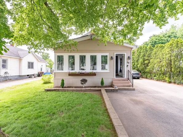 54 Kensington St, Feeding Hills, MA 01030