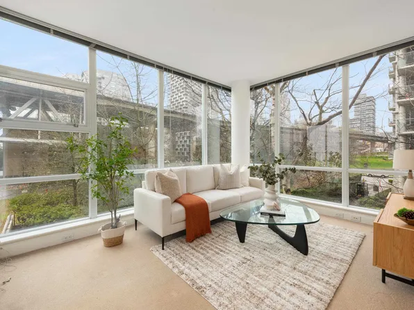 633 Kinghorne Mews #605, Vancouver, BC V6Z 3H3