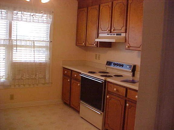 4th image of 502 Heritage West Ct