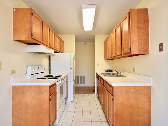 4th image of 5800 Oakwood Dr Unit 4B