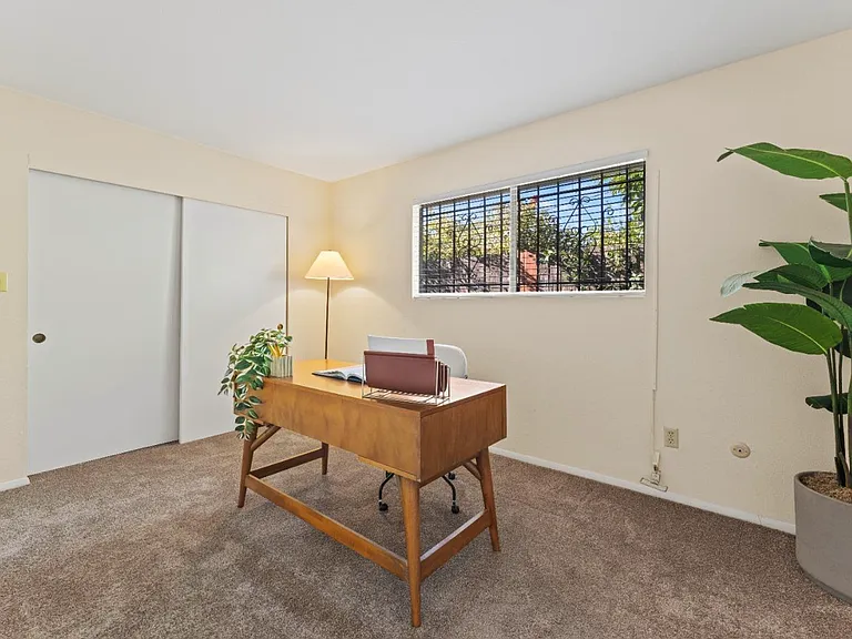 5484 Riverside Blvd — Photo 14