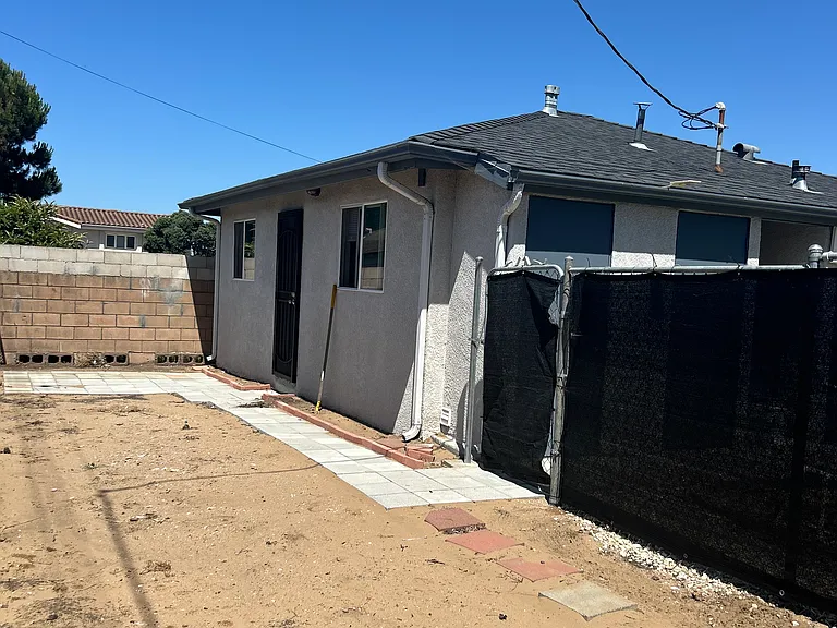 428 Newport Ave — Photo 2