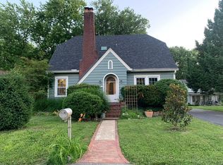 5 Lakeview Dr, Clarksville, IN 47129