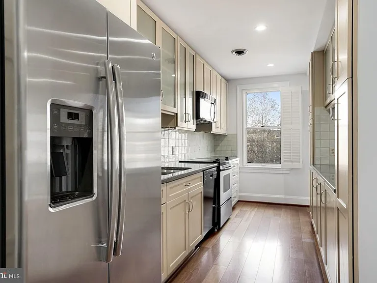 1675 Wisconsin Ave NW — Photo 10