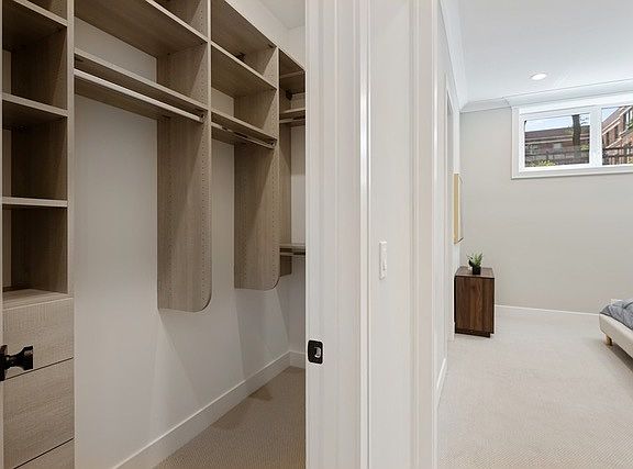 4th image of 2763 N Kenmore Ave APT 1