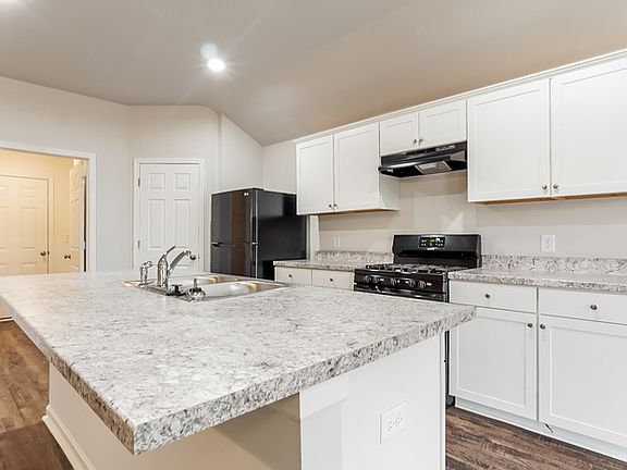 5th image of 220 Camden Park Ave