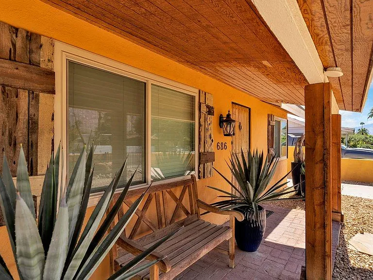 686 N Calle Rolph — Photo 4