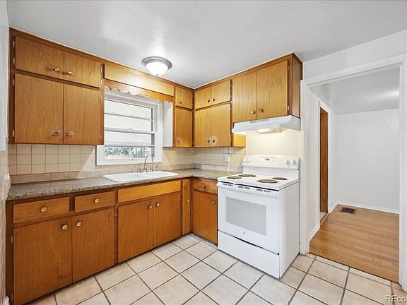 5th image of 1365 S Clayton Street