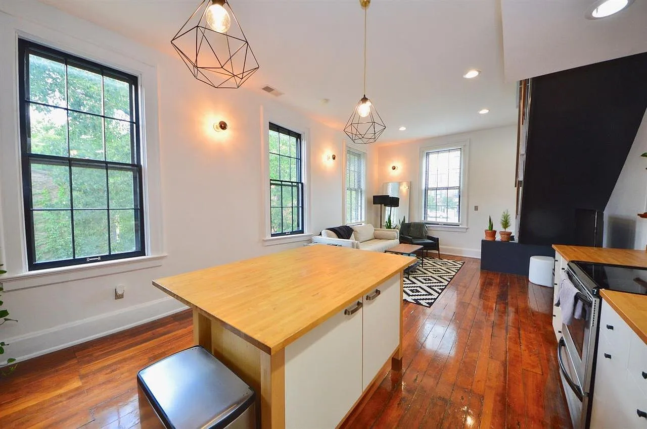 1 bed, 1.5 bath, 800 sqft, $1,850 — Photo 3