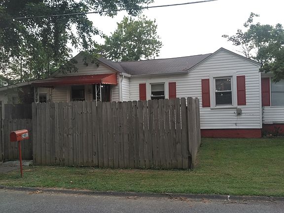 3rd image of 2901 Julian Dr NE