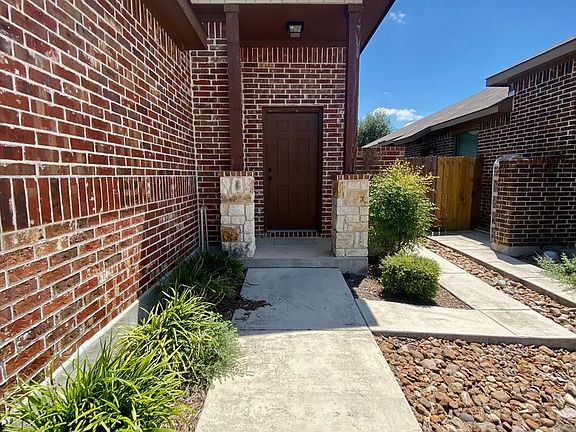 2nd image of 709 Creekside Cir