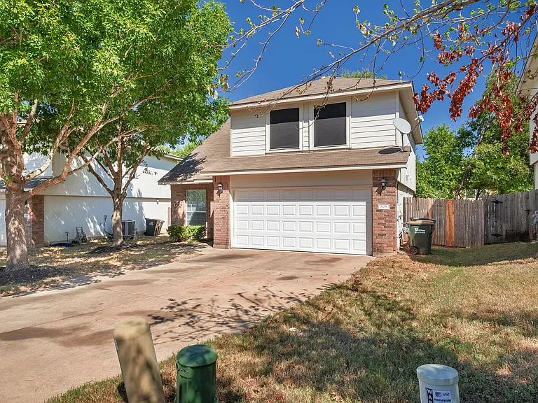 808 Flatters Way — Photo 2