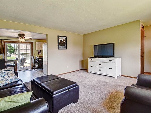 5th image of 300 Janet Ct