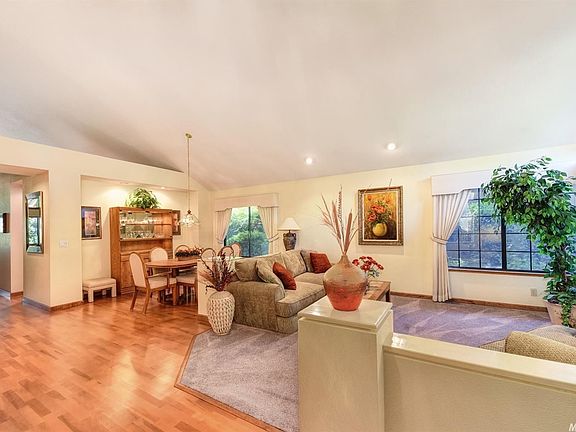 3rd image of 611 Glenshire Ct