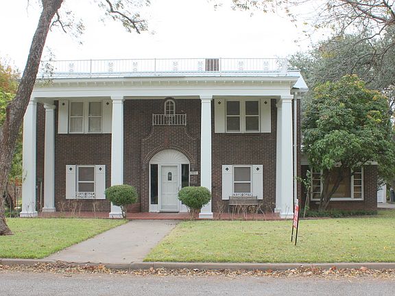 2nd image of 1303 S Pine St