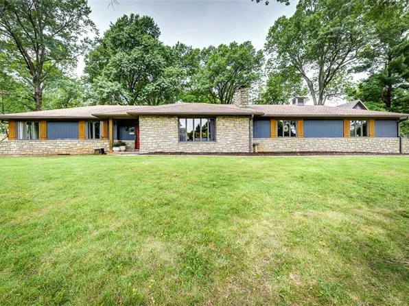 8518 Travis St, Overland Park, KS 66212