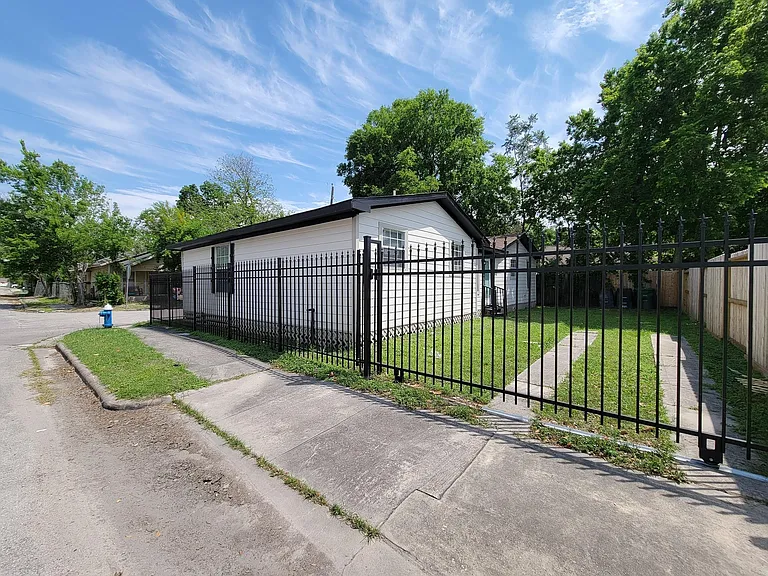 3416 Europa St — Photo 32