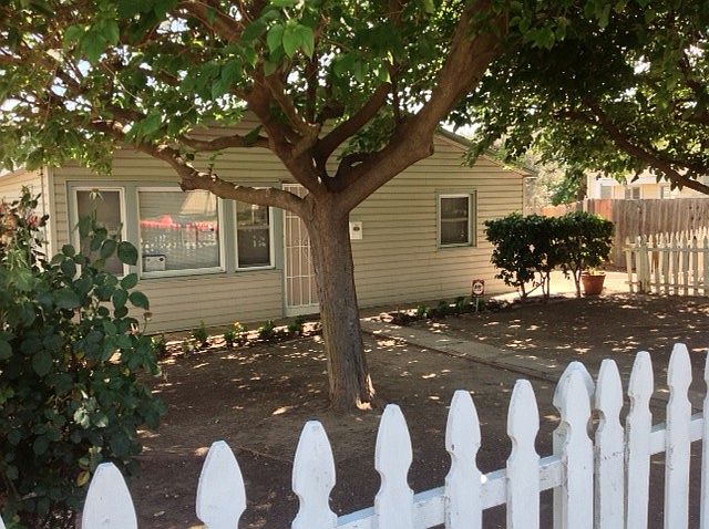 1st image of 112 E 7th St