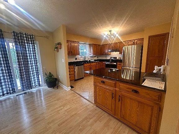 3rd image of 2813 Florence Ct