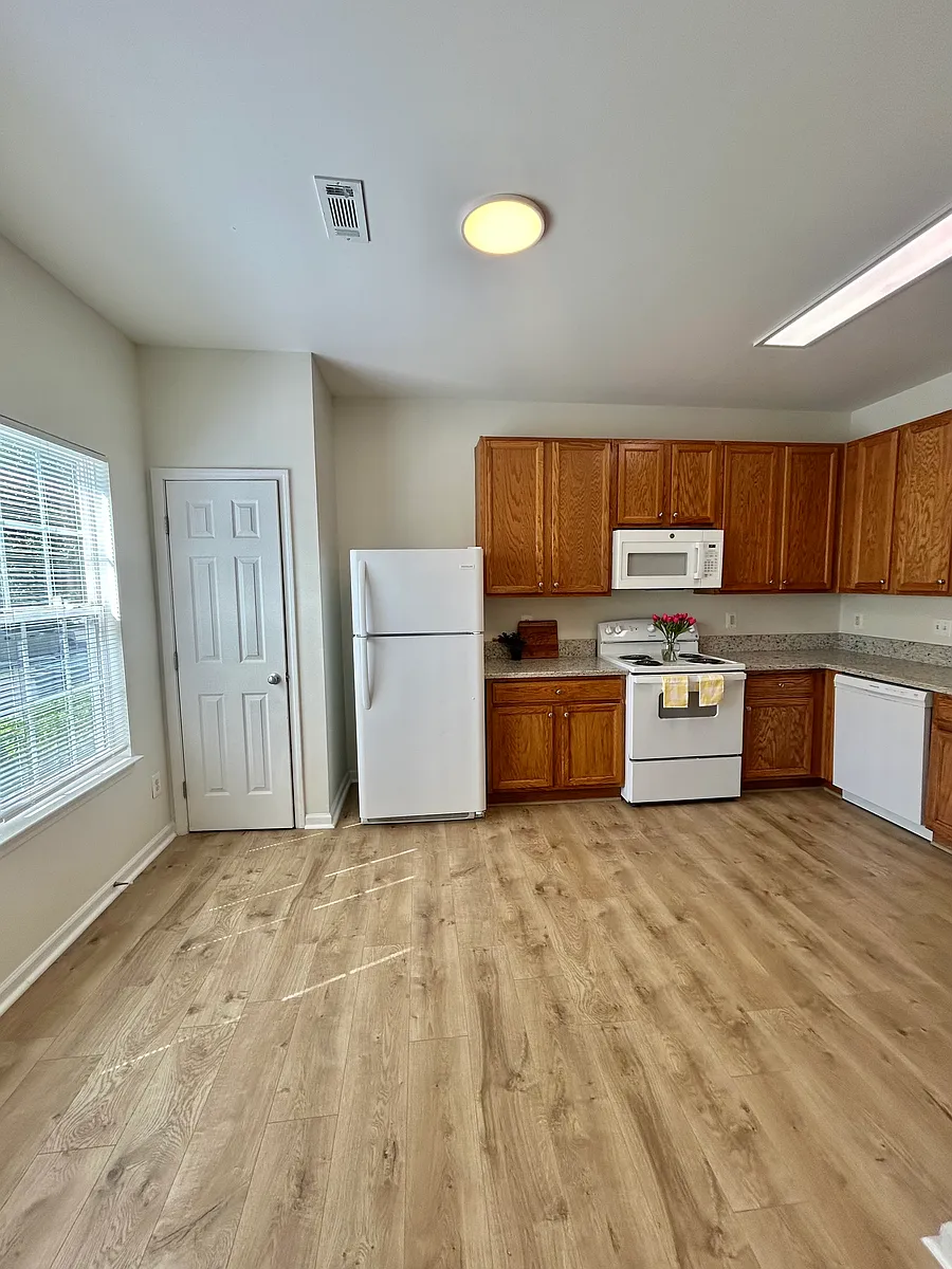 Building Photo - 5014 Rainmaker Dr
