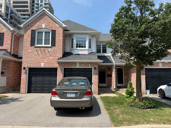81 Northern Heights Dr #4A, Richmond Hill, ON L4B 4C9