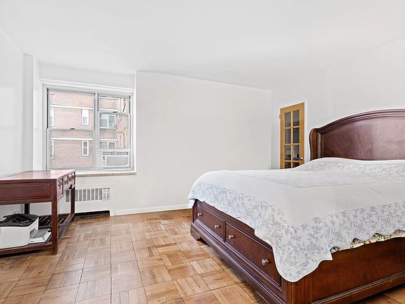 4th image of 570 Grand St APT H1004