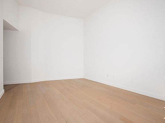 5th image of 20 Exchange Pl APT 1021