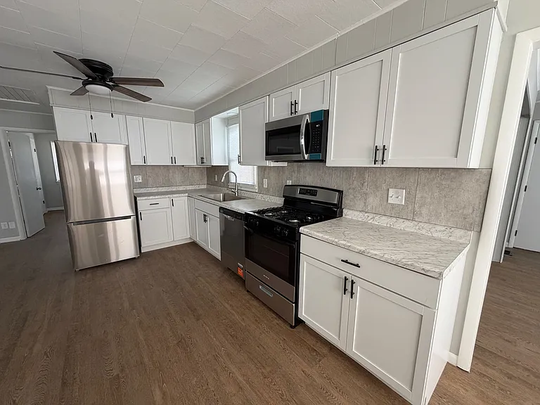 907 Merrill Ave — Photo 5