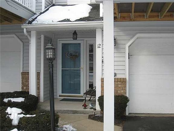 2nd image of 12 Leeward Ln