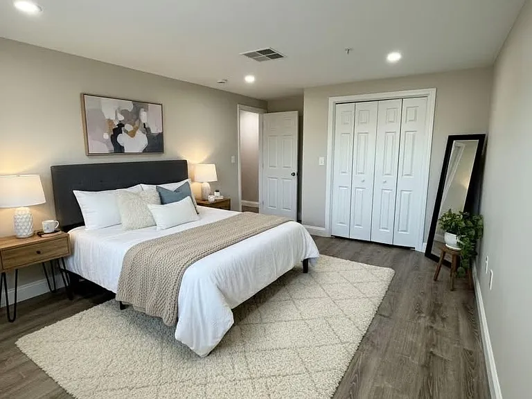 Pondsview Apartments — Photo 6