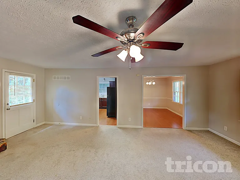 507 Neil Ct — Photo 4