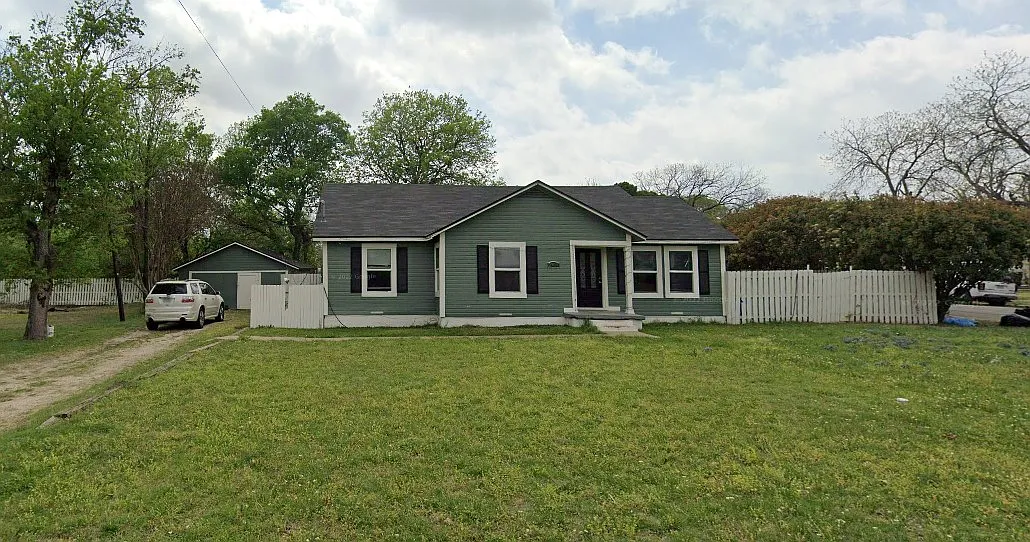 2700 Park Ave — Photo 1