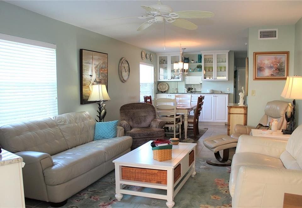 1st image of 34 Pine Arbor Ln