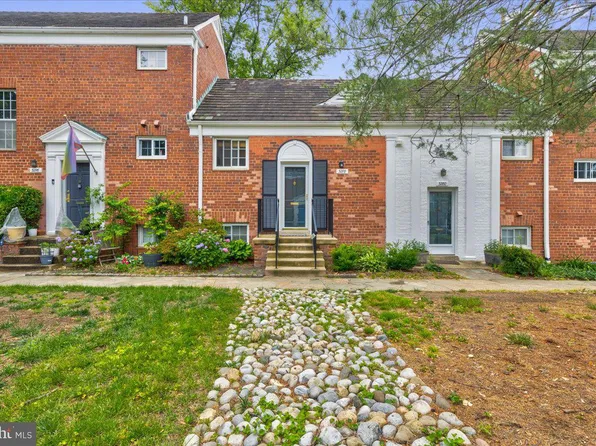3278 Martha Custis Dr, Alexandria, VA 22302