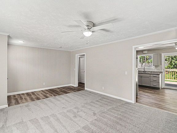 4th image of 229 Sydelle Ave