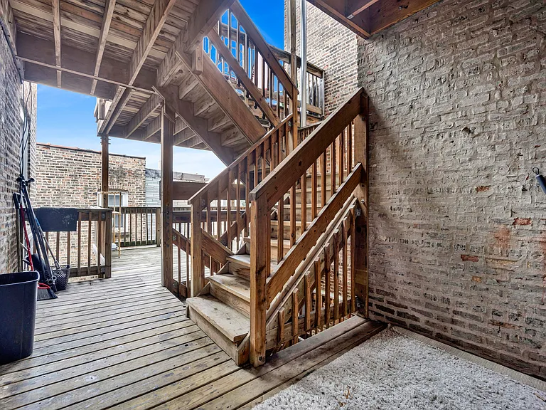2456 N Hamlin Ave #3 — Photo 15