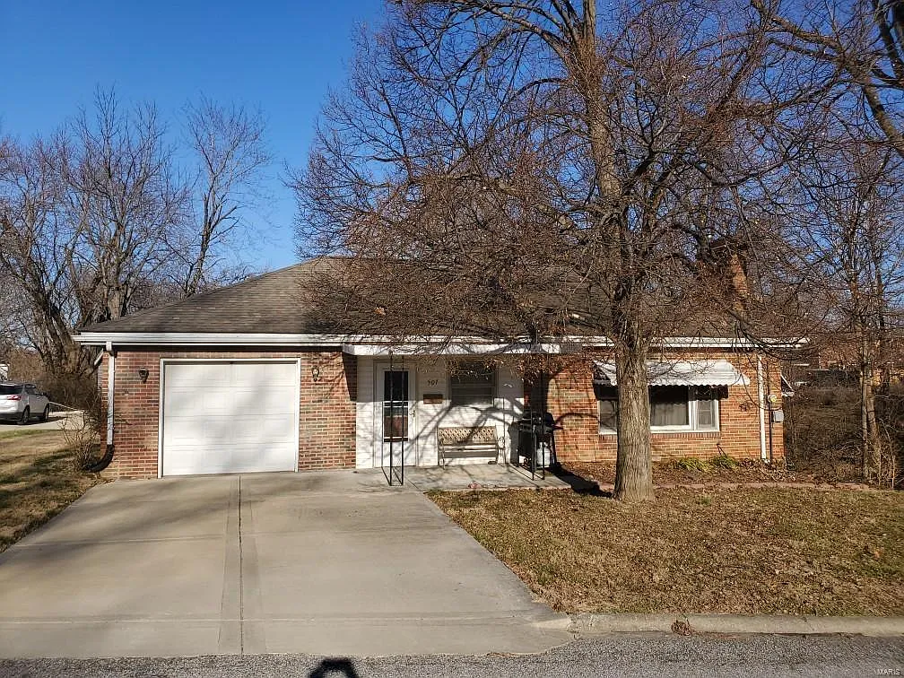 507 Rebecca Ave photo 1